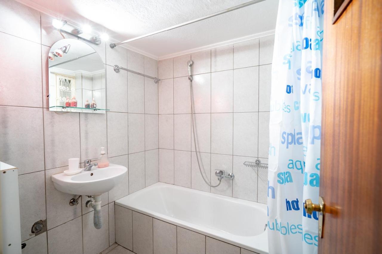 Ampelokipi Metro St. 2 Bedrooms 6 Pers. Apartment アテネ エクステリア 写真